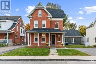 Building Photo - 258-258 John St N