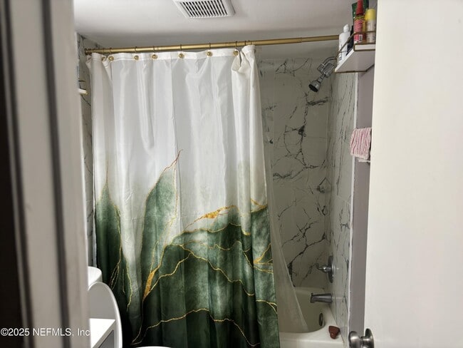 Foto del edificio - 1950 Paine Ave