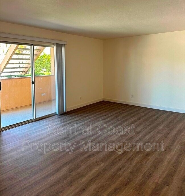 Building Photo - 1055 Padre Dr