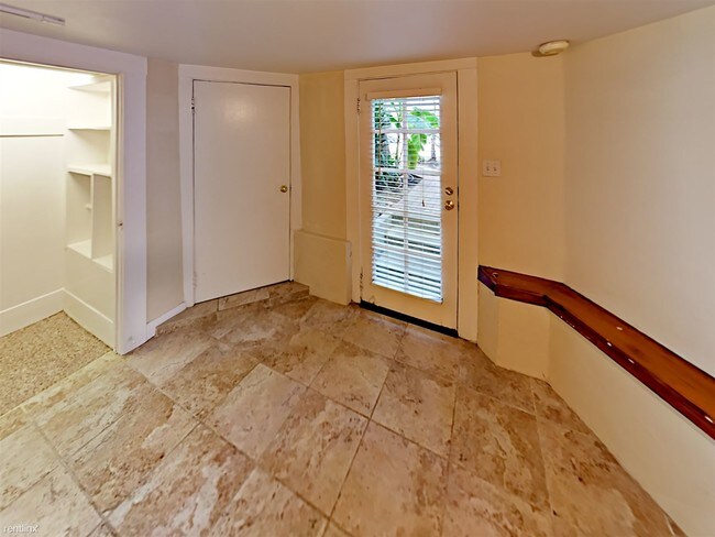 Building Photo - 1 br, 1 bath Apartment - 219 Ramona St Apt 9