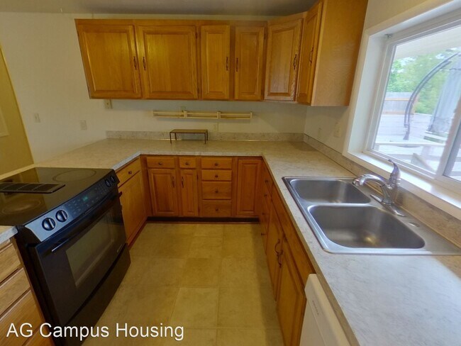 Building Photo - 5 br, 3 bath House - 3045 Kincaid St