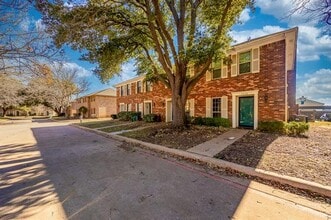 Building Photo - 7337 Kingswood Cir