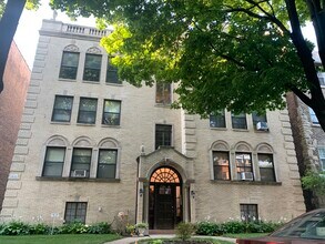 Building Photo - 2310 W Farwell Ave
