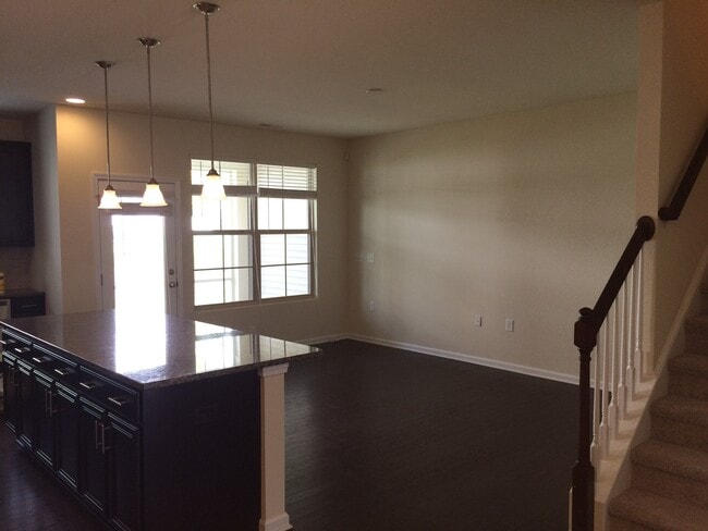 Building Photo - Beautiful 3 bedroom 2.5 Bath  Townhome w/ 1-Car Garage in Weatherfield, Cary. May 7th!