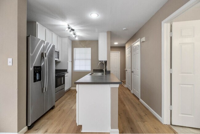 Foto del edificio - 1502 Cornerstone Ct