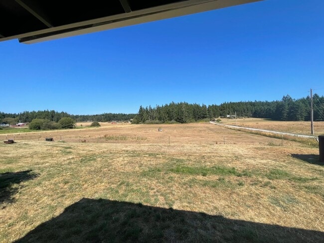 Building Photo - Cozy Home Overlooking Beautiful Pasture