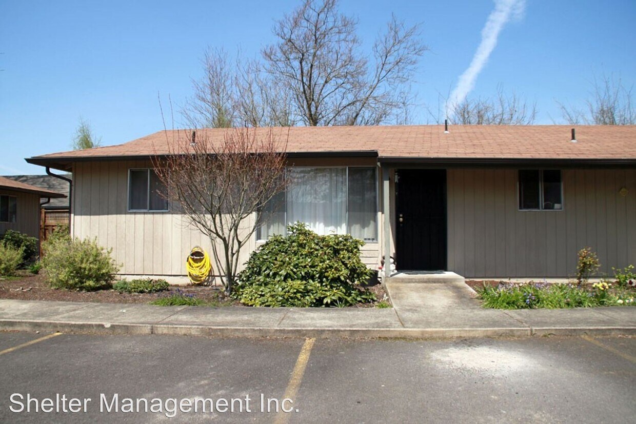 Building Photo - 3811 Lancaster Dr NE