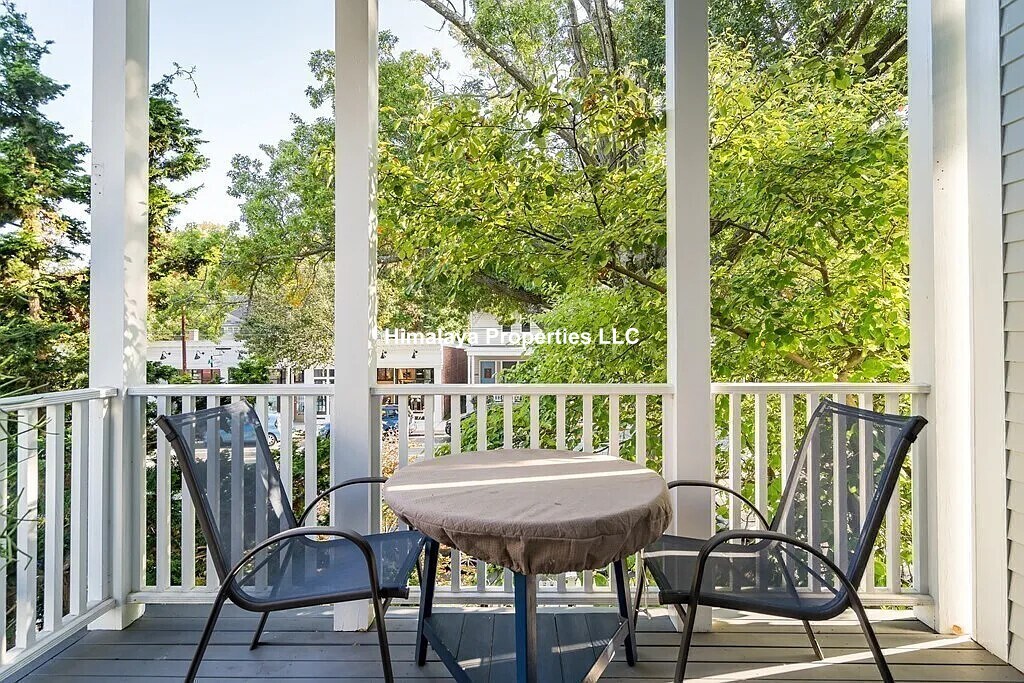 Foto principal - 381 Huron Ave