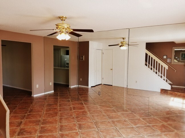 Living space - 1324 Casa Park Cir