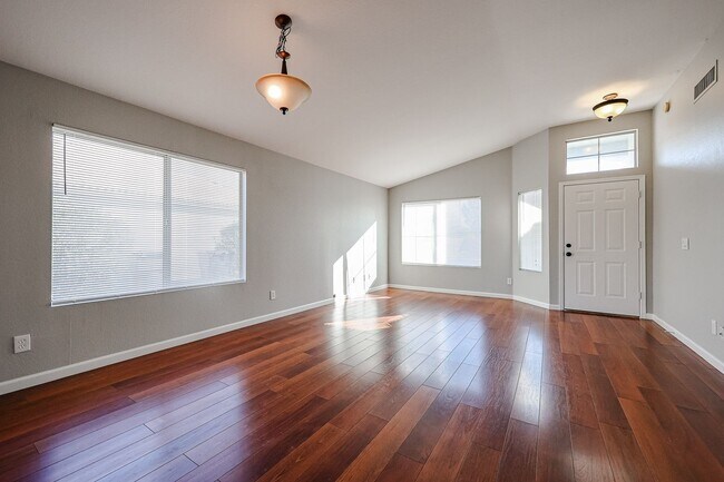 Building Photo - 3BD 2BA HOME IN THE HEART OF CHANDLER WITH...