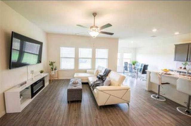 Foto del edificio - 805 Spruce Ln