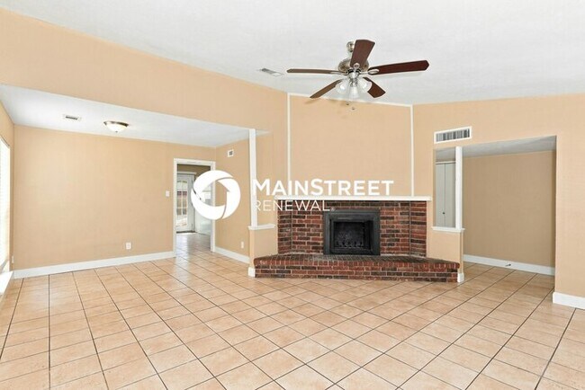 Foto del edificio - 3 Bedroom Pet-Friendly Home in Grand Prairie, TX with Main Street Renewal