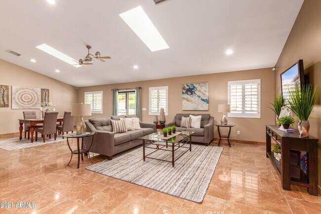 Foto del edificio - 5620 E Le Marche Ave