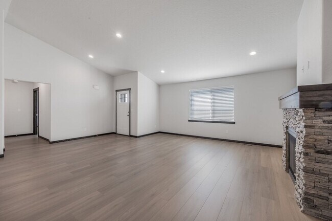 Building Photo - NEW Brookshire home 4 bed 2 bath