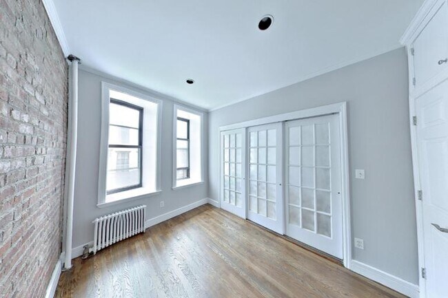 Foto del edificio - 336 E 18th St