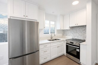 Building Photo - 6907 Noble Ave