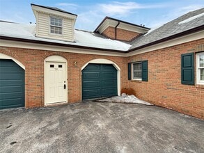 Building Photo - 70 High Point Cir