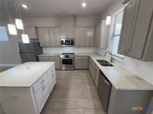 Building Photo - 5001 White Rose Dr