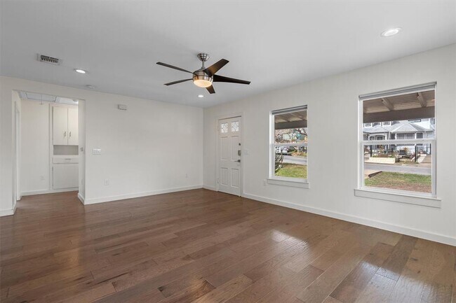 Building Photo - 2705 S 2nd St