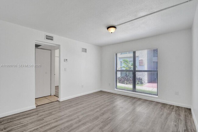 Foto del edificio - 4511 Treehouse Ln