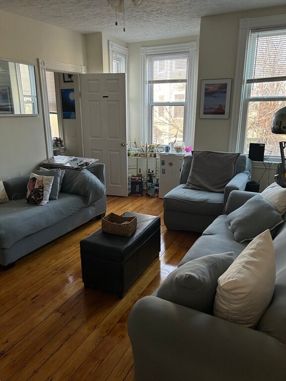 Foto principal - 841 E 2nd St