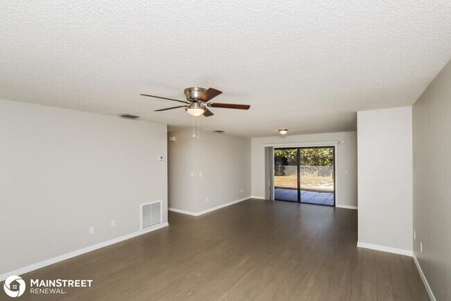 Foto del edificio - 1077 SAN RAFAEL RD S W, PALM BAY, FL 32908