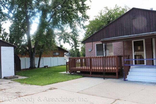 Foto del edificio - 4 br, 2 bath House - 7585 S. 1000 E.