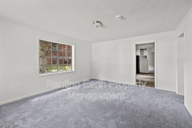 Building Photo - 705 5th Ave