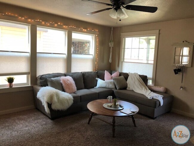 Building Photo - 3 Bed 2 1/2 Bath Gem Near BSU!
