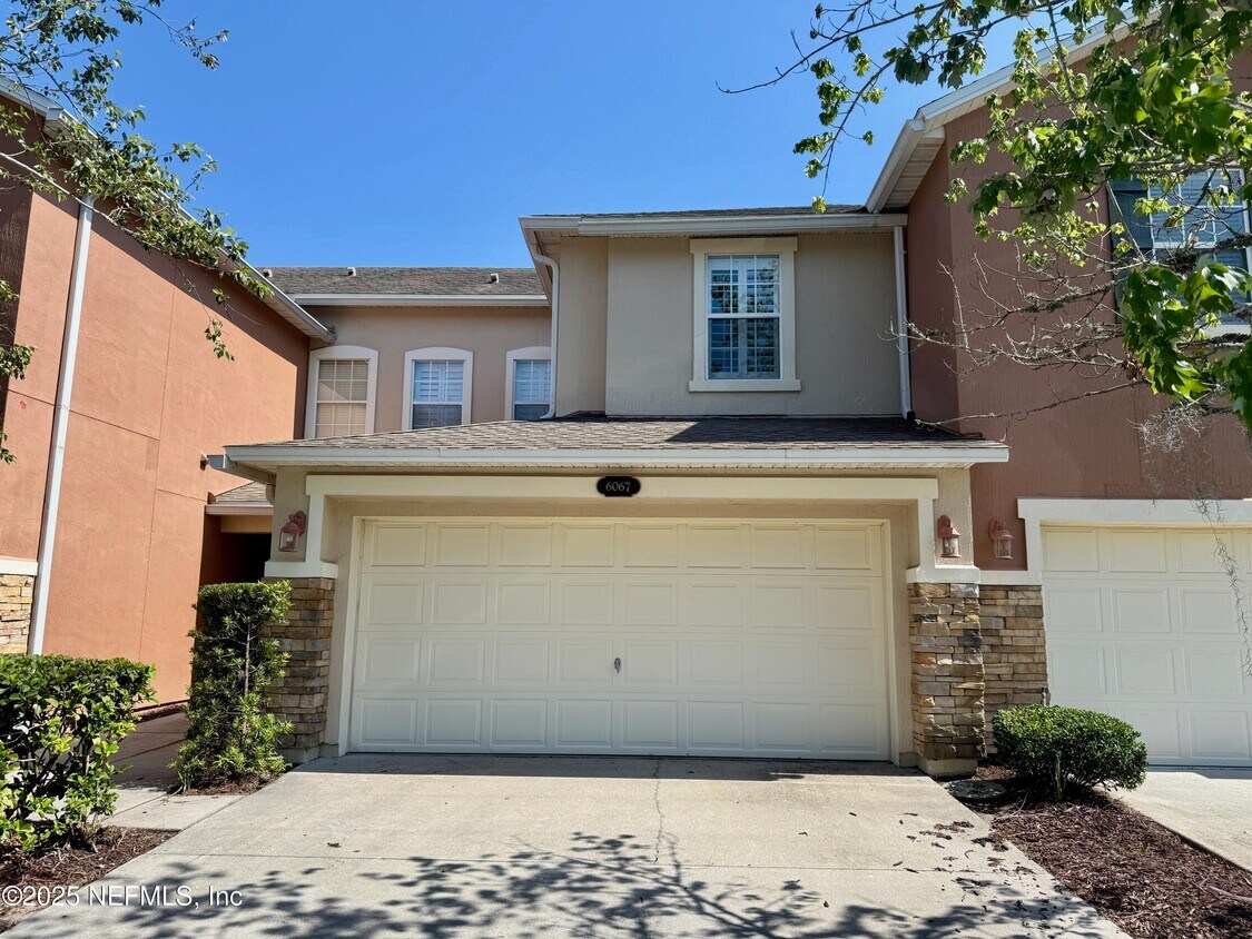 Primary Photo - 6067 Bartram Village Dr