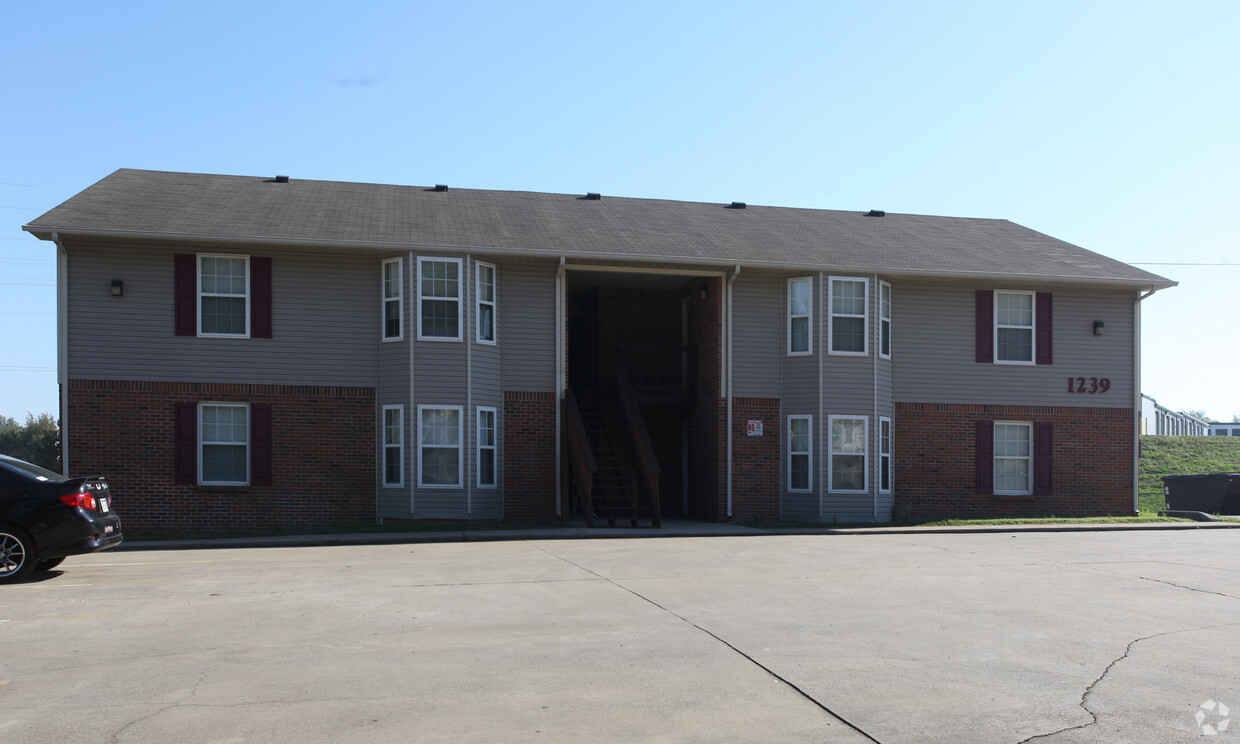 Building Photo - Parkway Place Apartments