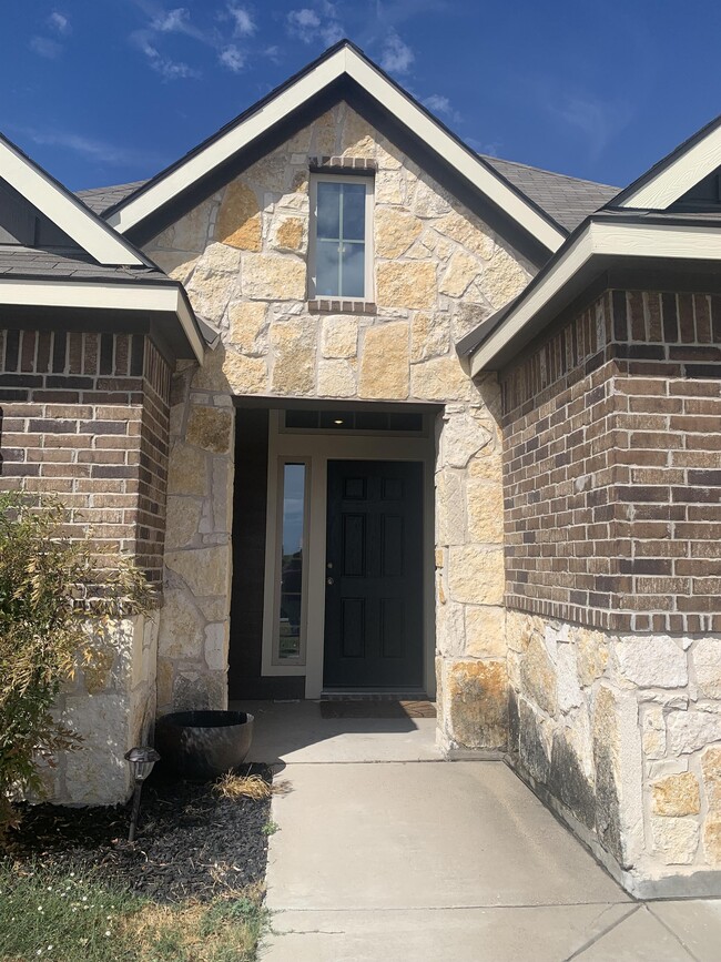 Foto del edificio - 8302 Pleasant Trail Dr