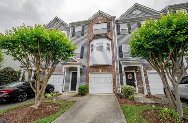 Building Photo - 3 STORY TOWNHOME WITH BONUS ROOM!
