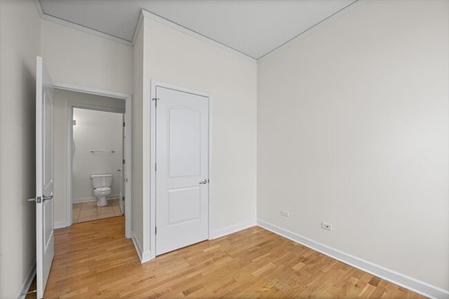 Building Photo - 450 E Waterside Dr