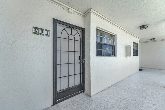Foto del edificio - 17900 N Bay Rd