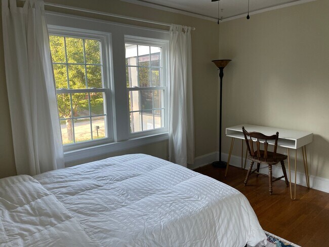Foto del edificio - 1706 Rogers Ave SW