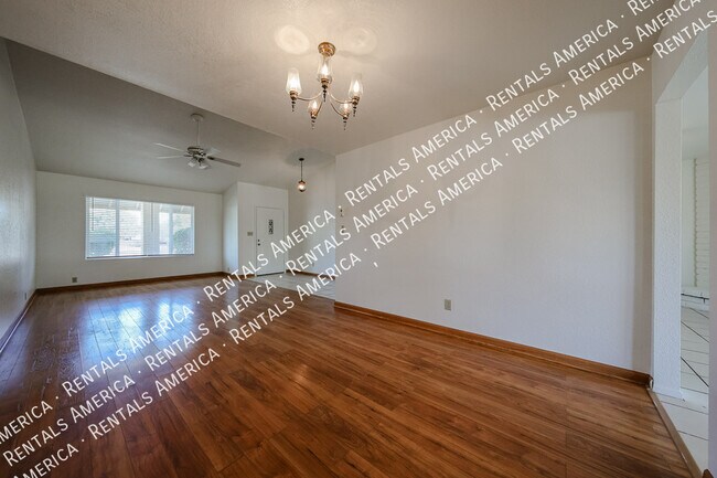 Foto del edificio - 710 W Alamo Dr