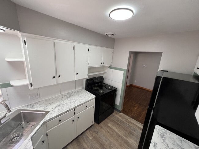 FM 2020 - 11, cocina 6 - Cypress West Akron Apartments