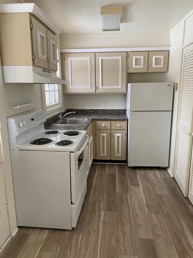 Foto del edificio - Cute Downtown Duplex by W&OD Trail