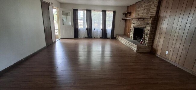 Foto del edificio - 1798 US-62