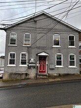 Building Photo - 412 Oak St