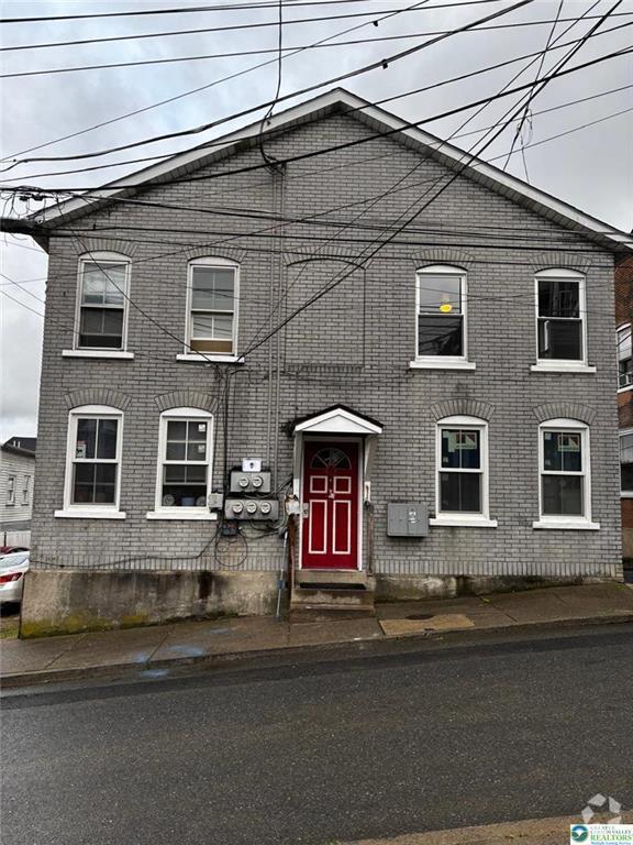 Building Photo - 412 Oak St