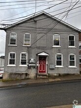 Building Photo - 412 Oak St
