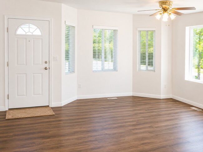 Building Photo - Jorgensen Duplex