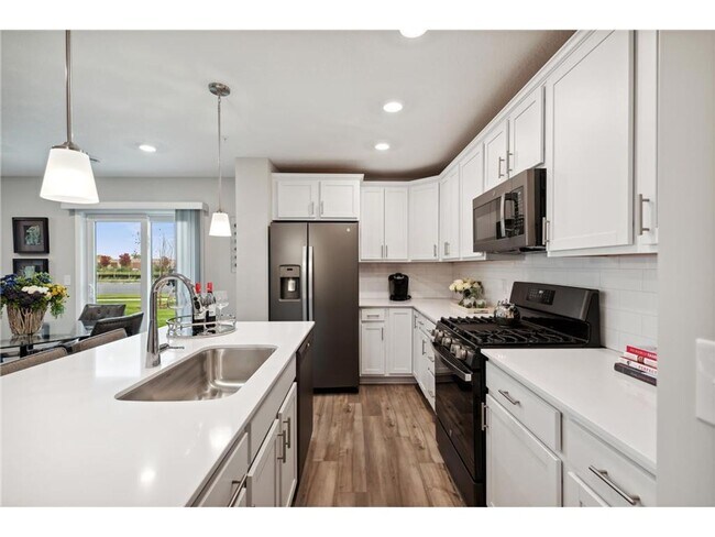 Foto del edificio - Beautiful 3bed 3bath Lennar smart home for lease in Otsego