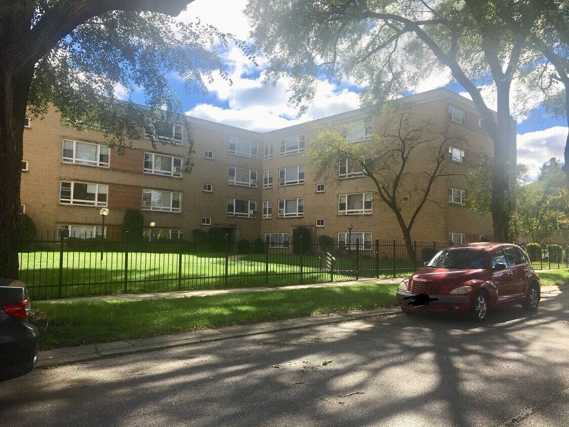 Primary Photo - 6103 N Seeley Ave