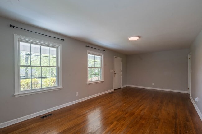 Building Photo - Beautiful 3 bed and 1 bath house in Johnso...
