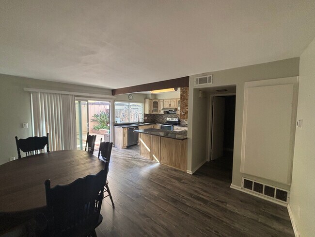 Foto del edificio - 662 Driftwood Ln