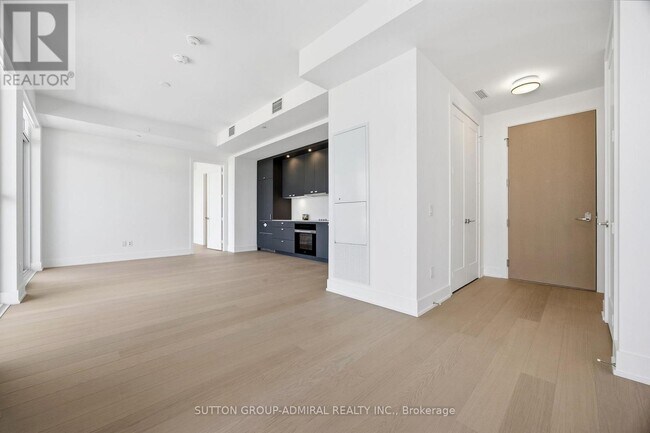 Photo du bâtiment - 399 Royal Orchard Blvd