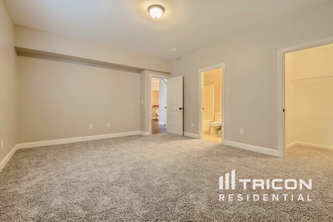 Building Photo - 216 Fannin Ln